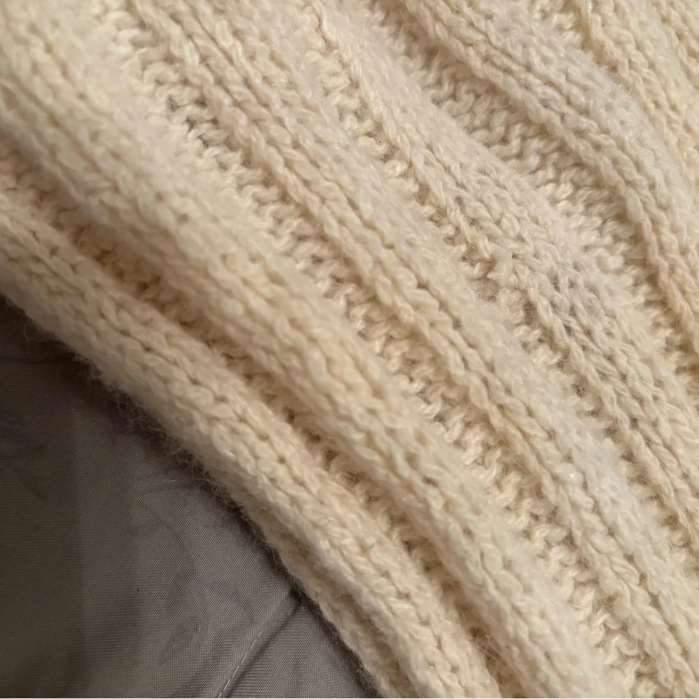 American Eagle scarf